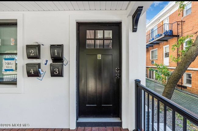 Building Photo - 700 Fifth Ave