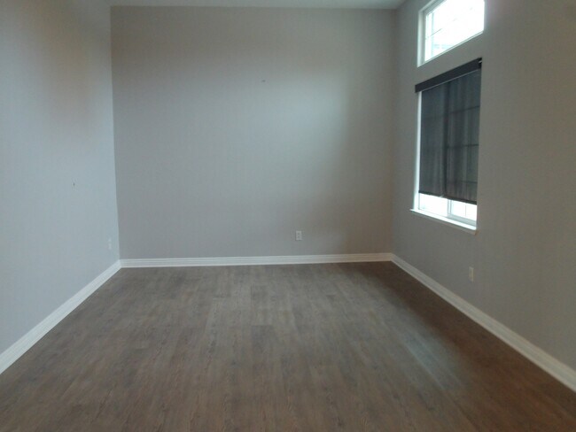 Photo - 1326 Paddington Way