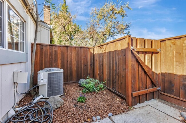 Photo - 10995 Northseal Square Townhome