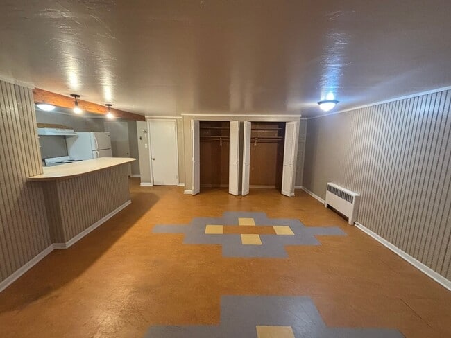 Building Photo - Spacious 2BR Basement Apartment – Utilitie...