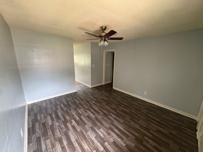 Photo - 937 Kings Rd Unit B