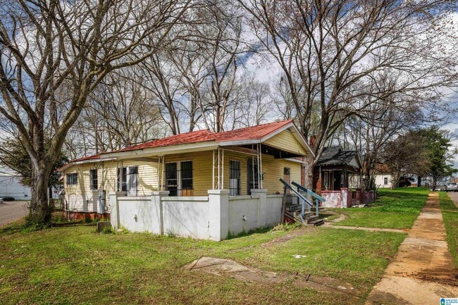 Photo - 804 42nd St N