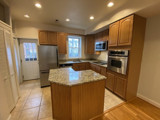 Photo - 1122 K St NE