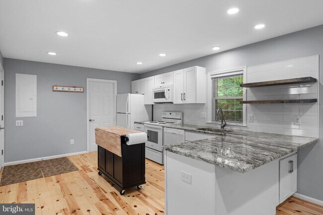 Photo - 44600 Tall Timbers Rd Unit B