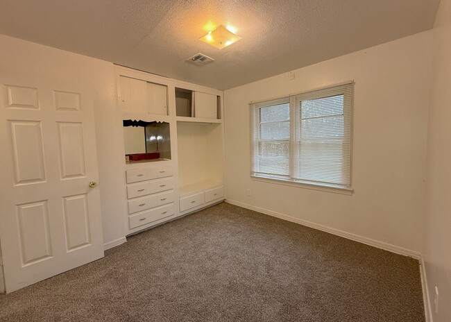 Photo - $500 OFF FIRST MONTHS RENT! 3 Bed in MWC!