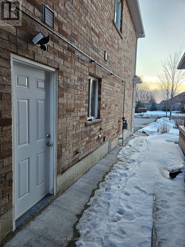 Photo - 111 Rosswell Dr