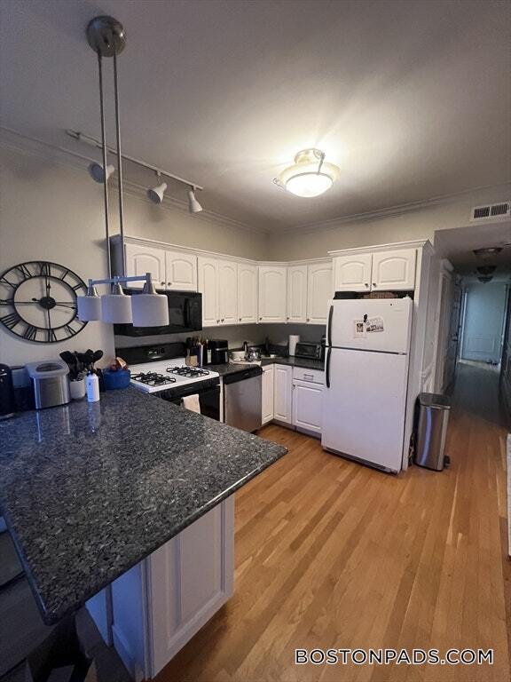 Photo - 190 L St Unit 3