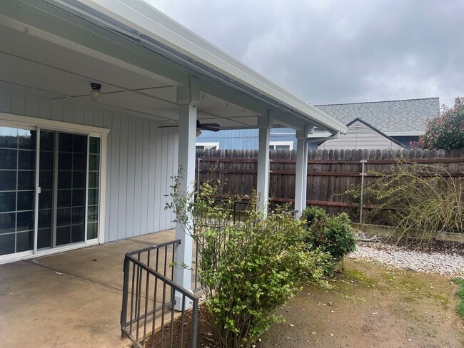 4446 Tralee Ln