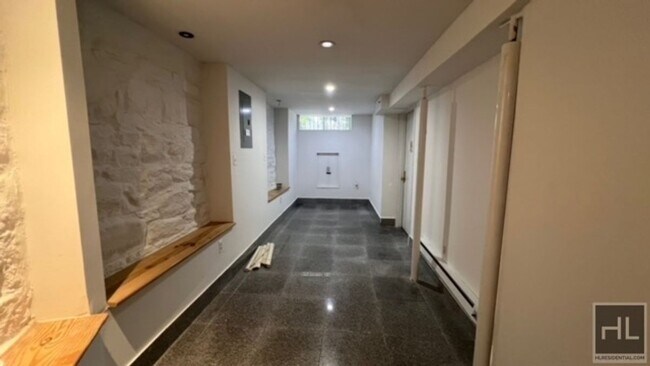 Photo - NEWLY RENOVATED BEAUTIFUL 2 BEDROOMS WITH ... Unit 1R