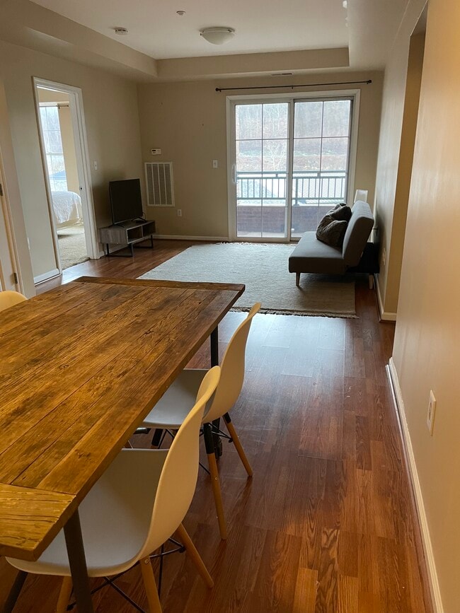 Photo - 1117 University Ave Unidad 105