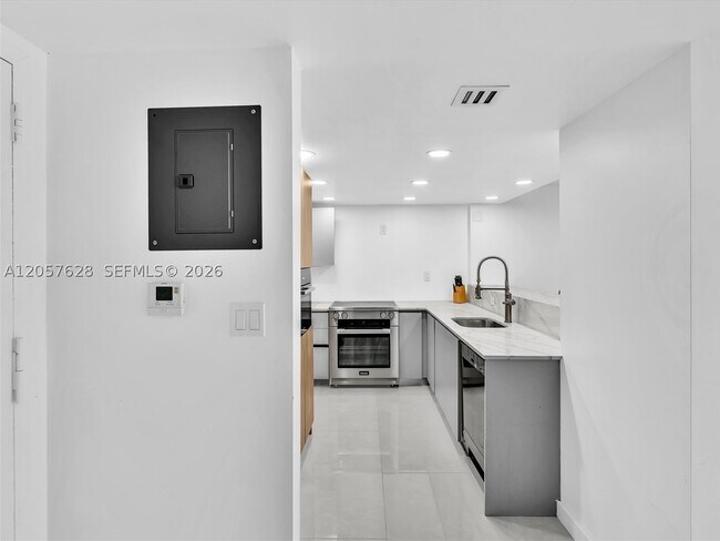 Photo - 10000 W Bay Harbor Dr Unit 201