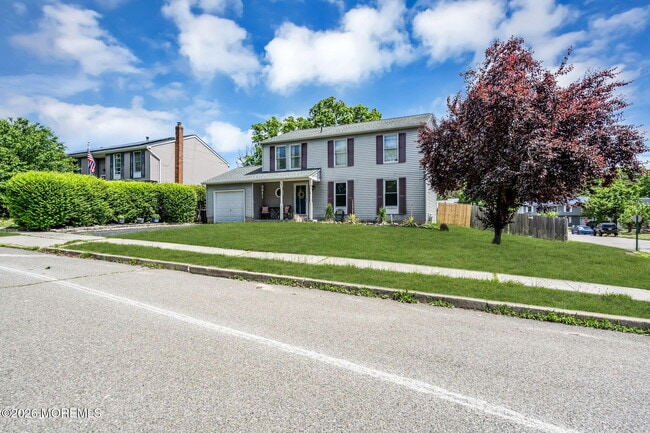 22 Compass Ln