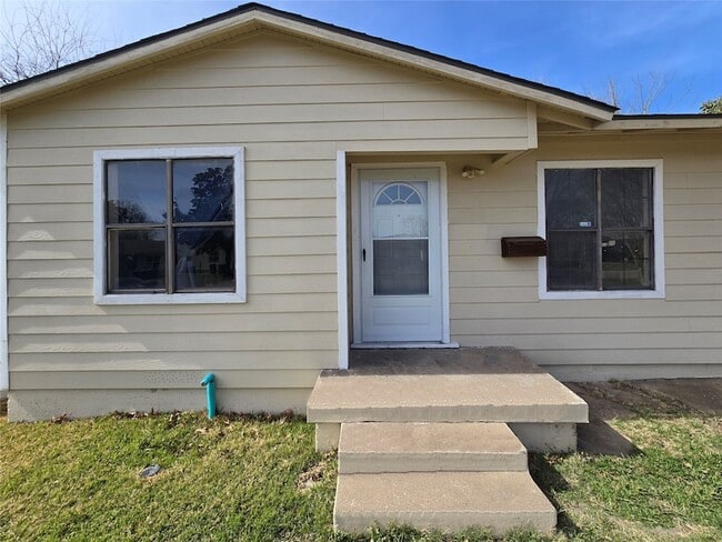 Photo - 12121 Hoblitzelle Dr