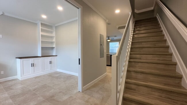 Photo - Charming 2-Bed Townhouse with on Ashley River Road!