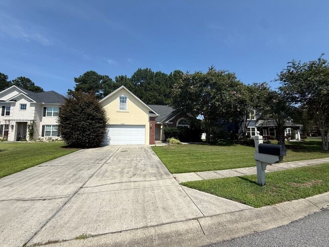 Building Photo - 2302 Clandon Dr