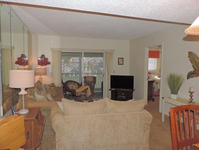 Photo - 18081 SE Country Club Dr Unit Bldg 10  100