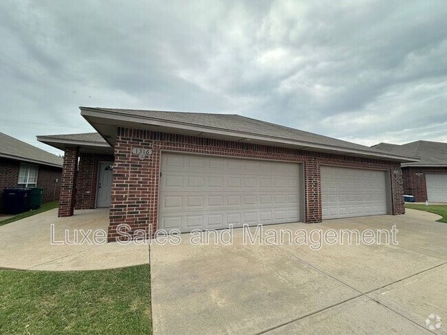 Building Photo - 1316 Garden Gate Dr Unit #A Rental