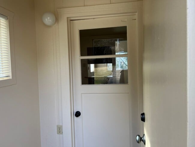 Photo - Cute cottage in Seal Rock!