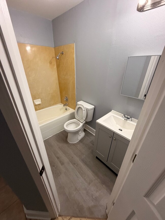 Photo - 146 E Slattery Blvd