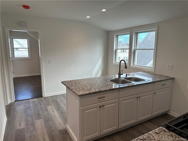 Photo - 761 Brewster St Unit 2