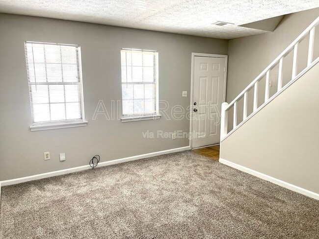 Photo - 120 Meadowbrook Ct