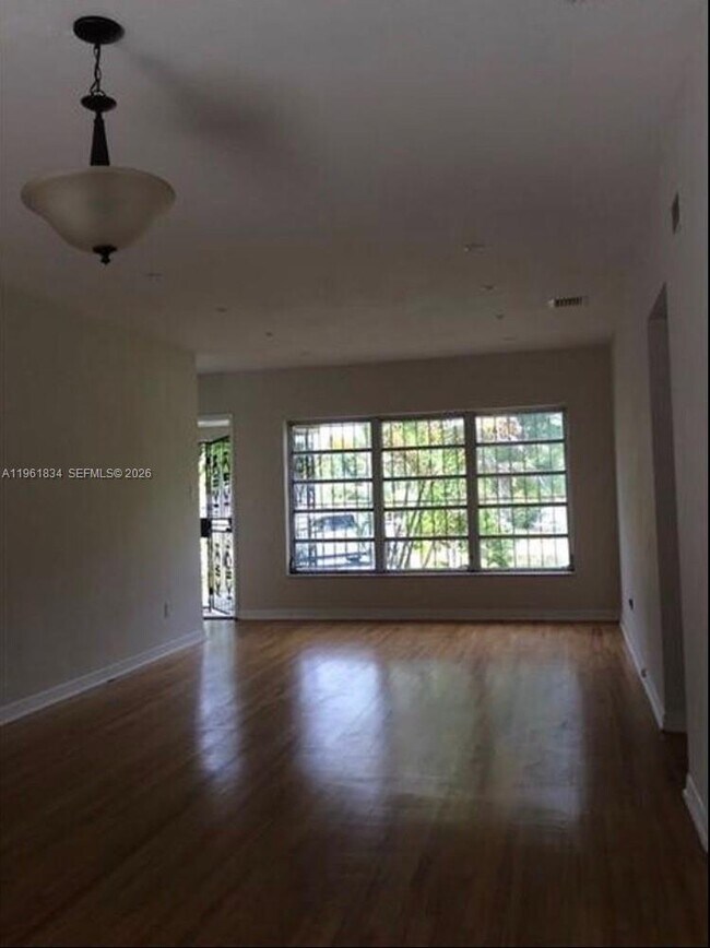 Photo - 730 NE 139th St