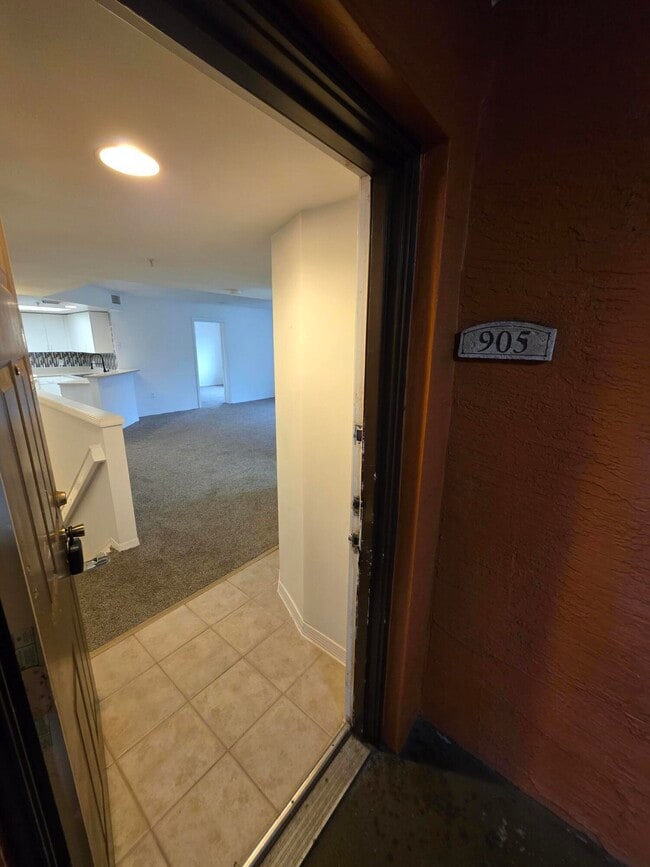 Photo - 4175 N Haverhill Rd Unit 905 With Attached Garage