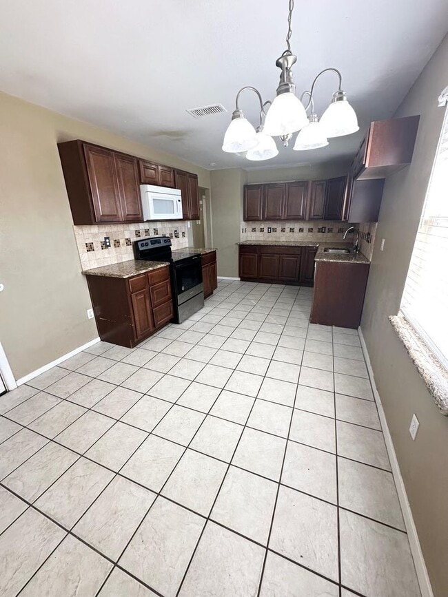 Photo - 3 Bed 1 Bath Ready to Rent!