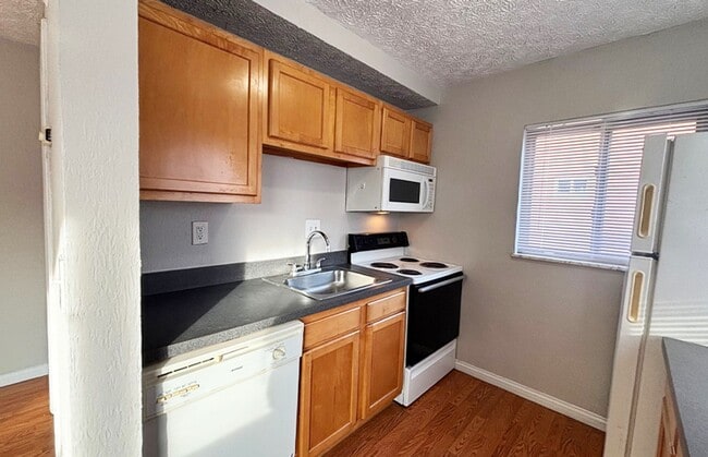 Building Photo - 555 Lowell Ave Unit 555-01