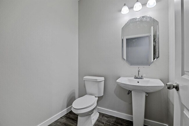 Photo - 1625 Emery St