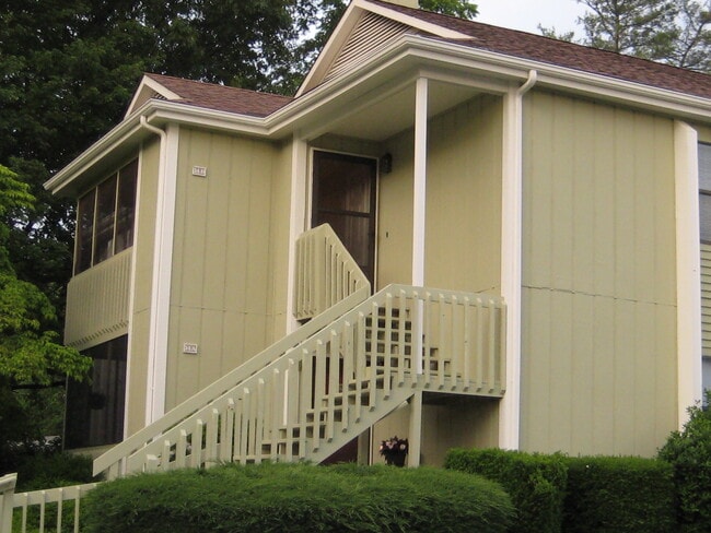 Building Photo - 110 Heywood Rd Unit 16C