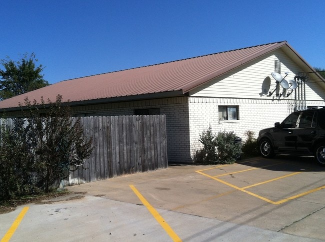 Building Photo - 800 Blackjack St Unit 2