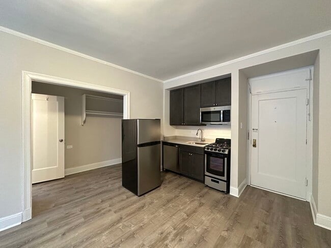 Photo - 3335 W Diversey Ave Unidad 031