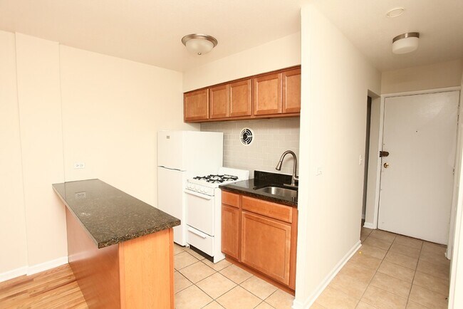Photo - 5847 N Winthrop Ave Unit 101