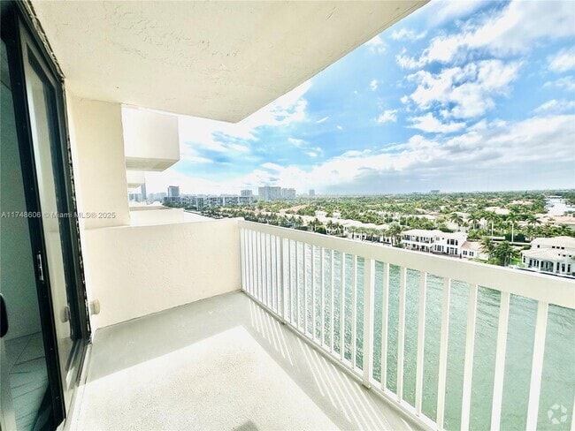 Building Photo - 1500 S Ocean Dr Unit 11C Rental