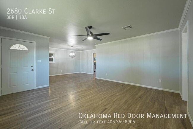 Photo - 2680 Clarke St