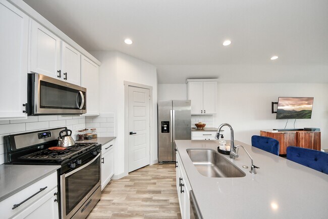 Photo - 202 Serena Pk Ln