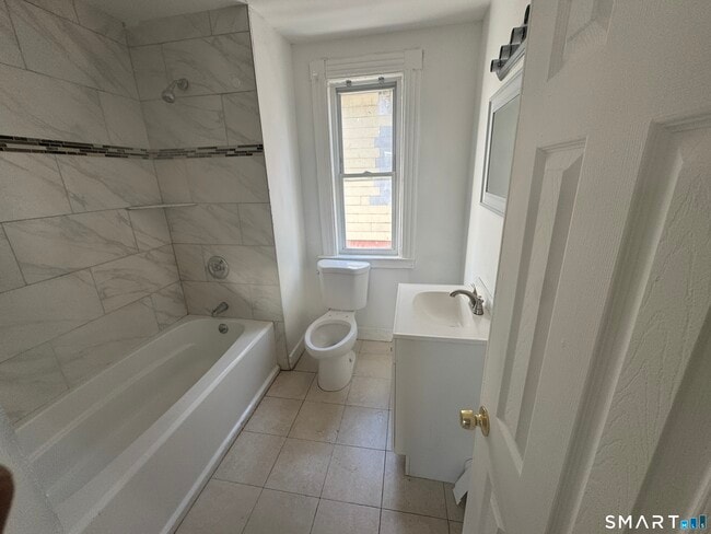 Photo - 46-48-48 Pliny St