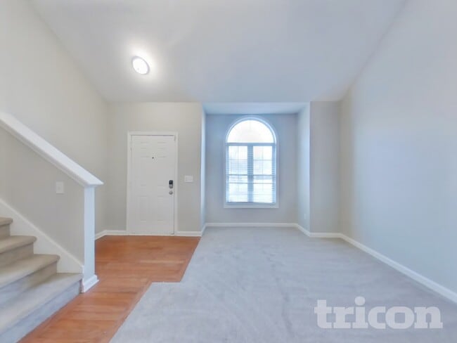 Photo - 114 Windsor Cir