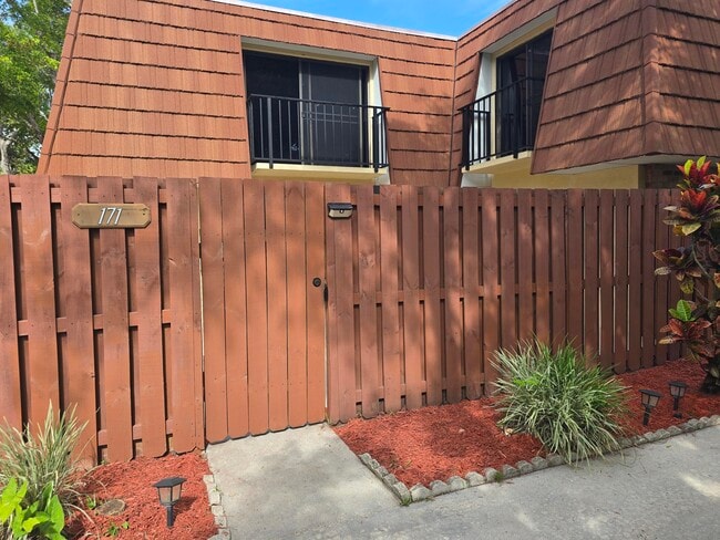Photo - 1480 Masters Cir