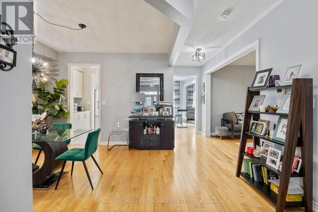 Photo - 307 Northglen Blvd