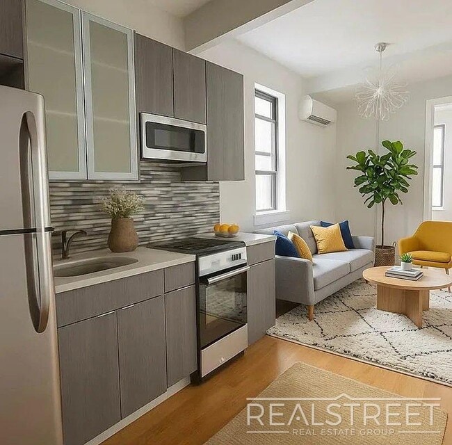 Building Photo - Renovated 3 Bed / 2 Bath Apartment Near the L Train in Prime East Williamsburg