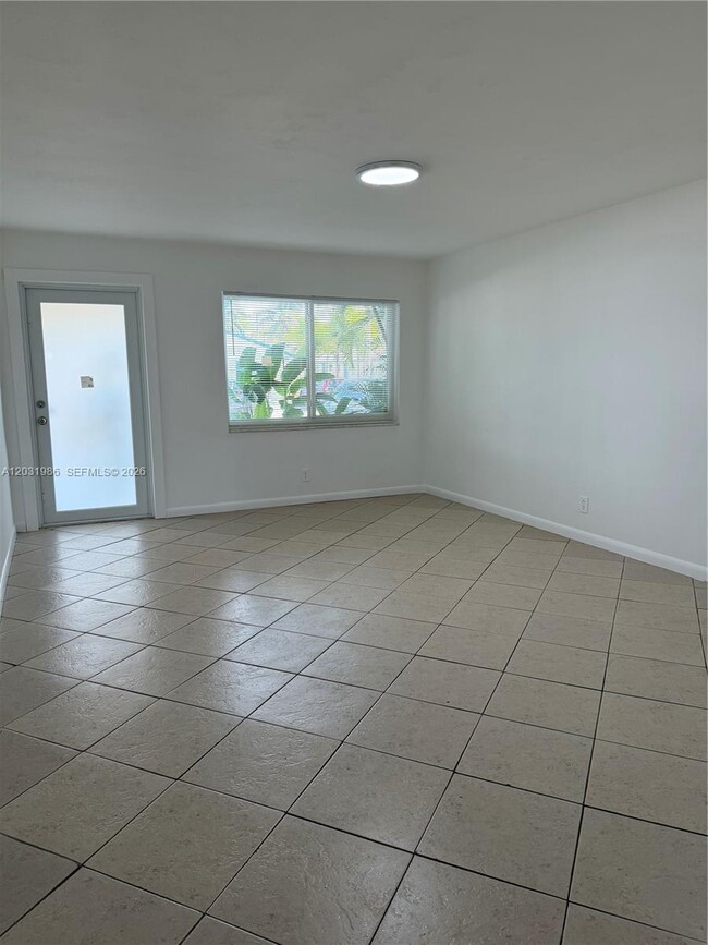 Photo - 1831 SW 24th St Unidad W