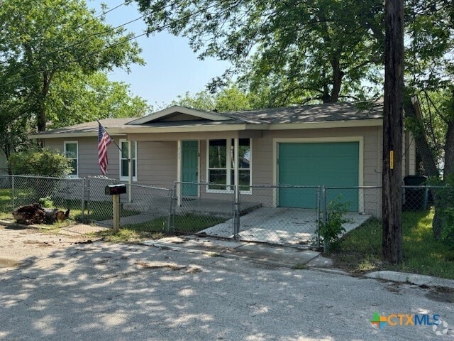 Building Photo - 428 Aguila St Rental
