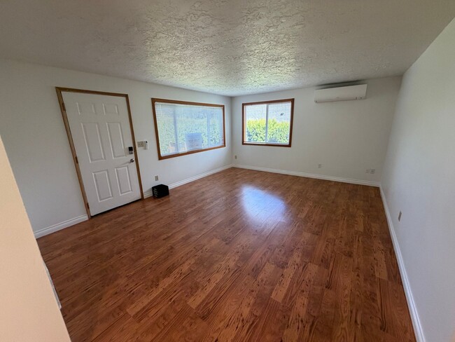 Photo - 2780 Oxford St