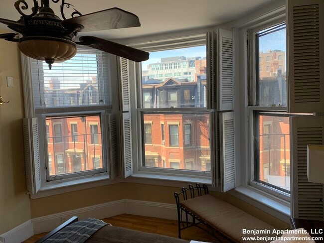 Photo - 48 Hereford St Unit 3