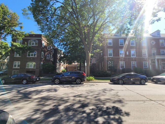 1233 Marshall / 1222-36 Cass