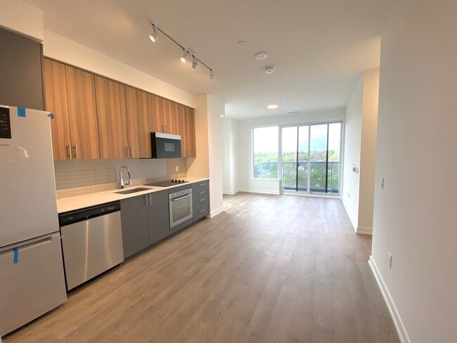 Photo - 415 Main St W Unit 706