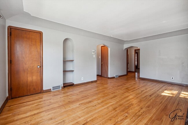 Photo - 5074 Chalmers St