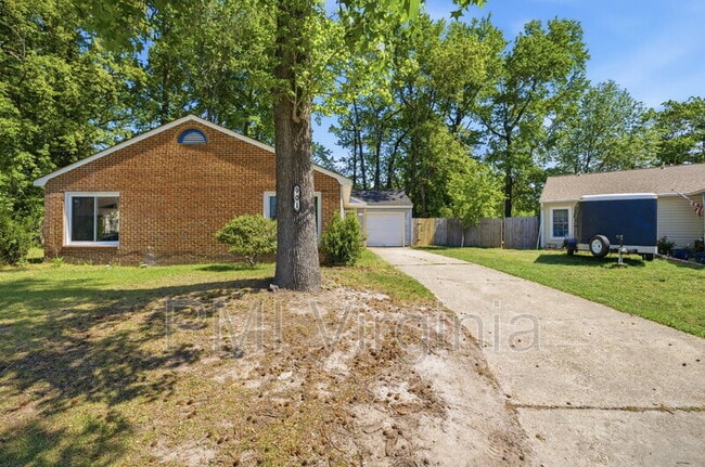 Building Photo - 901 Vincent Ct